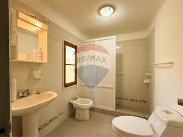 Parcela con casa luminosa y gran terreno