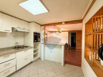 Parcela con casa luminosa y gran terreno