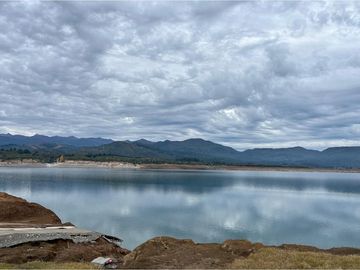 Vende orilla lago Colbun El Colorado 3.362 m2