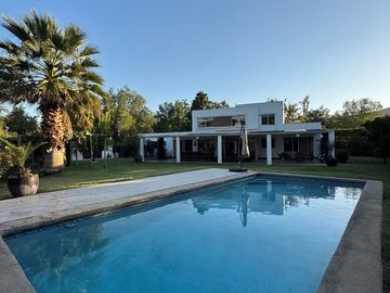 CASA RODEADA DE NATURALEZA