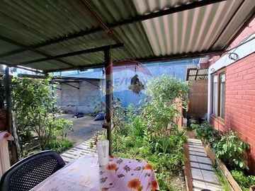 SE VENDE TERRENO CON 2 CASAS, P. DREVES