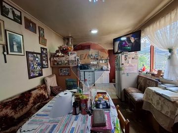 SE VENDE TERRENO CON 2 CASAS, P. DREVES