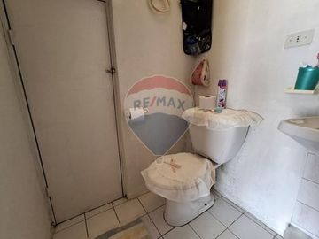 SE VENDE TERRENO CON 2 CASAS, P. DREVES
