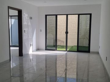 Estrena casa en venta! Mayorca Residencial de 2 recámaras con baño c/u