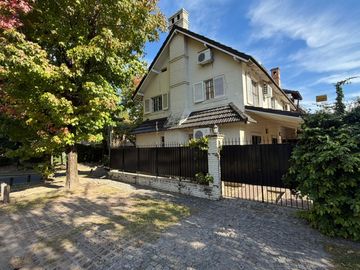 ALQUILER DE CASA EN LAS LOMAS DE SAN ISIDRO, 6 AMBIENTES