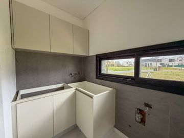 ALQUILER CASA 6 AMB EN LA CALESA CON VISTA AL LAGO