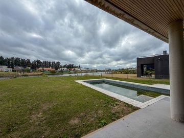 ALQUILER CASA 6 AMB EN LA CALESA CON VISTA AL LAGO