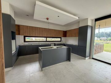 ALQUILER CASA 6 AMB EN LA CALESA CON VISTA AL LAGO