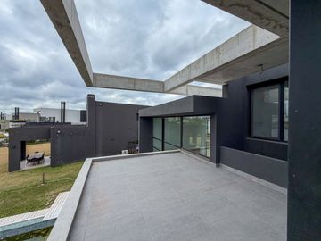 ALQUILER CASA 6 AMB EN LA CALESA CON VISTA AL LAGO
