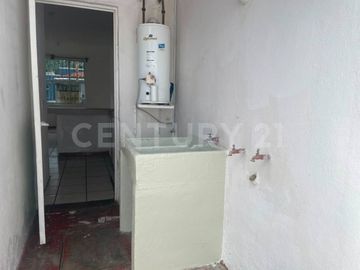 CASA EN RENTA CALLE PALENQUE FRACC EL YAQUI COLIMA, COLIMA