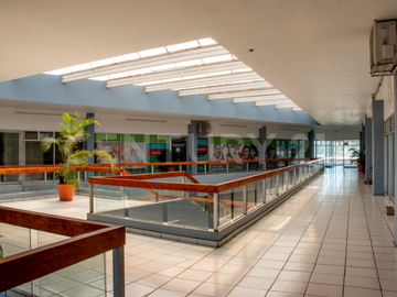 Renta de local comercial u oficina en planta alta Plaza Roma, Colima