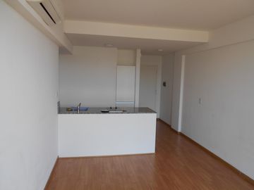 Monoambiente con balcón