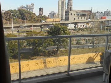 Monoambiente con balcón