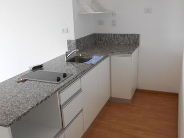 Monoambiente con balcón