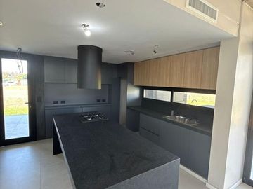 Casa en Canning Chico