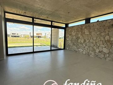 Casa en Canning Chico