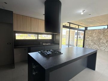Casa en Canning Chico