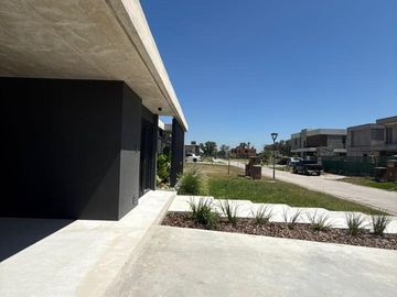 Casa en Canning Chico
