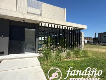Casa en Canning Chico