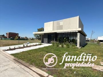 Casa en Canning Chico