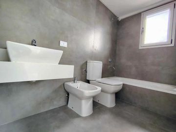Departamento de categoria de 2 ambientes en Lanús Este