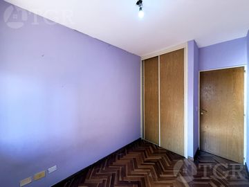 Venta Departamento 3 ambientes con cochera balcón y Baulera en Flores