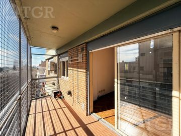 Venta Departamento 3 ambientes con cochera balcón y Baulera en Flores