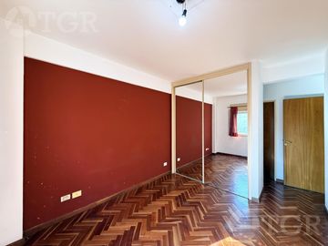 Venta Departamento 3 ambientes con cochera balcón y Baulera en Flores