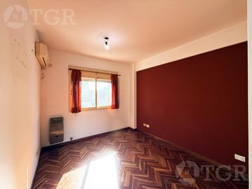 Venta Departamento 3 ambientes con cochera balcón y Baulera en Flores
