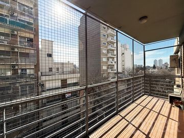 Venta Departamento 3 ambientes con cochera balcón y Baulera en Flores