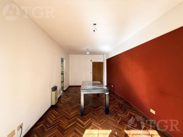 Venta Departamento 3 ambientes con cochera balcón y Baulera en Flores