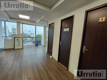 OFICINAS -MORON PREMIUM-CON COCHERA Y BAULERA