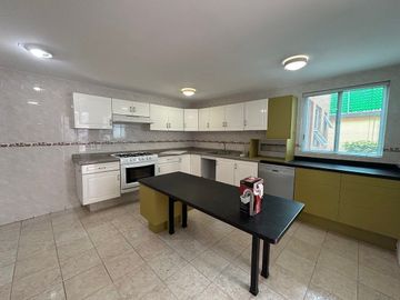 Venta Casa en Juriquilla Fraccionamiento con solo 10 casas