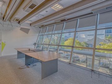 Formidable Oficina corporativa en Block 1700 m2 AMOBLADA - CATEGORÍA 32 cocheras
