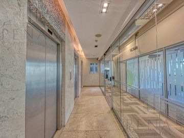 Formidable Oficina corporativa en Block 1700 m2 AMOBLADA - CATEGORÍA 32 cocheras