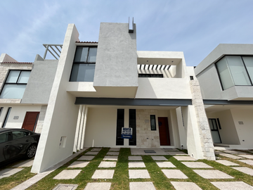 Casa en RENTA Zibatá frente al parque Jamadi
