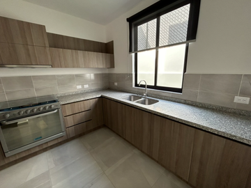 Casa en RENTA Zibatá frente al parque Jamadi