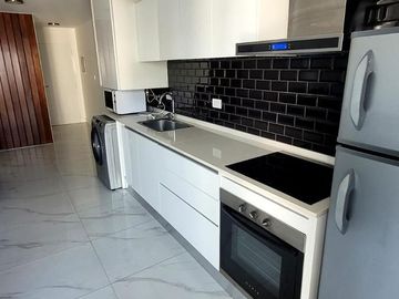 DUPLEX DE 3 AMBIENTES CON 2 COCHERAS.