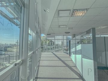Alquiler Piso corporativo en Vicente López Oficina amoblada AAA Categoría 16 cocheras