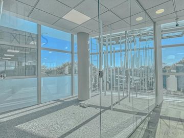 Alquiler Piso corporativo en Vicente López Oficina amoblada AAA Categoría 16 cocheras