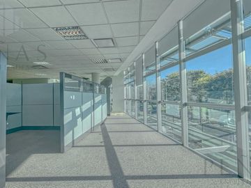 Alquiler Piso corporativo en Vicente López Oficina amoblada AAA Categoría 16 cocheras