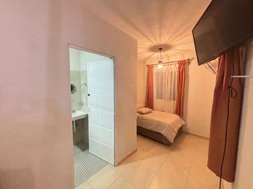 Estudio con servicios incluidos en renta en colonia centro una sola habitación