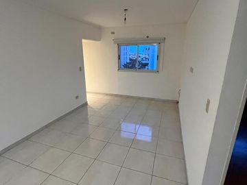 Departamento de dos ambientes Lanus este