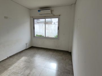 Departamento 2 Ambientes en Alquiler con Patio y Aire Acondicionado