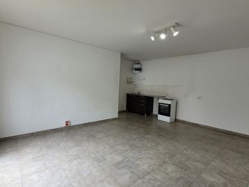 Departamento 2 Ambientes en Alquiler con Patio y Aire Acondicionado