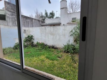 Departamento 2 Ambientes en Alquiler con Patio y Aire Acondicionado