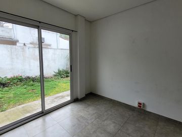 Departamento 2 Ambientes en Alquiler con Patio y Aire Acondicionado