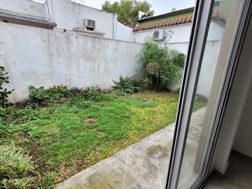 Departamento 2 Ambientes en Alquiler con Patio y Aire Acondicionado