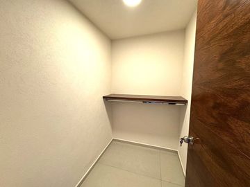 CASA EN VENTA REMODELADA UN 100% EN CIUDAD SATÉLITE, NAUCALPAN DE JUÁREZ