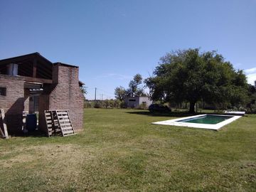 VENTA CASA QUINTA 4 AMBIENTES PARADA ROBLES